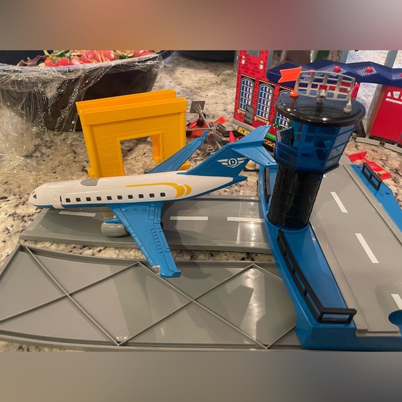 Battat Driven Airport Playset with Toy Airplane- Micro Series - Picture 2 of 5